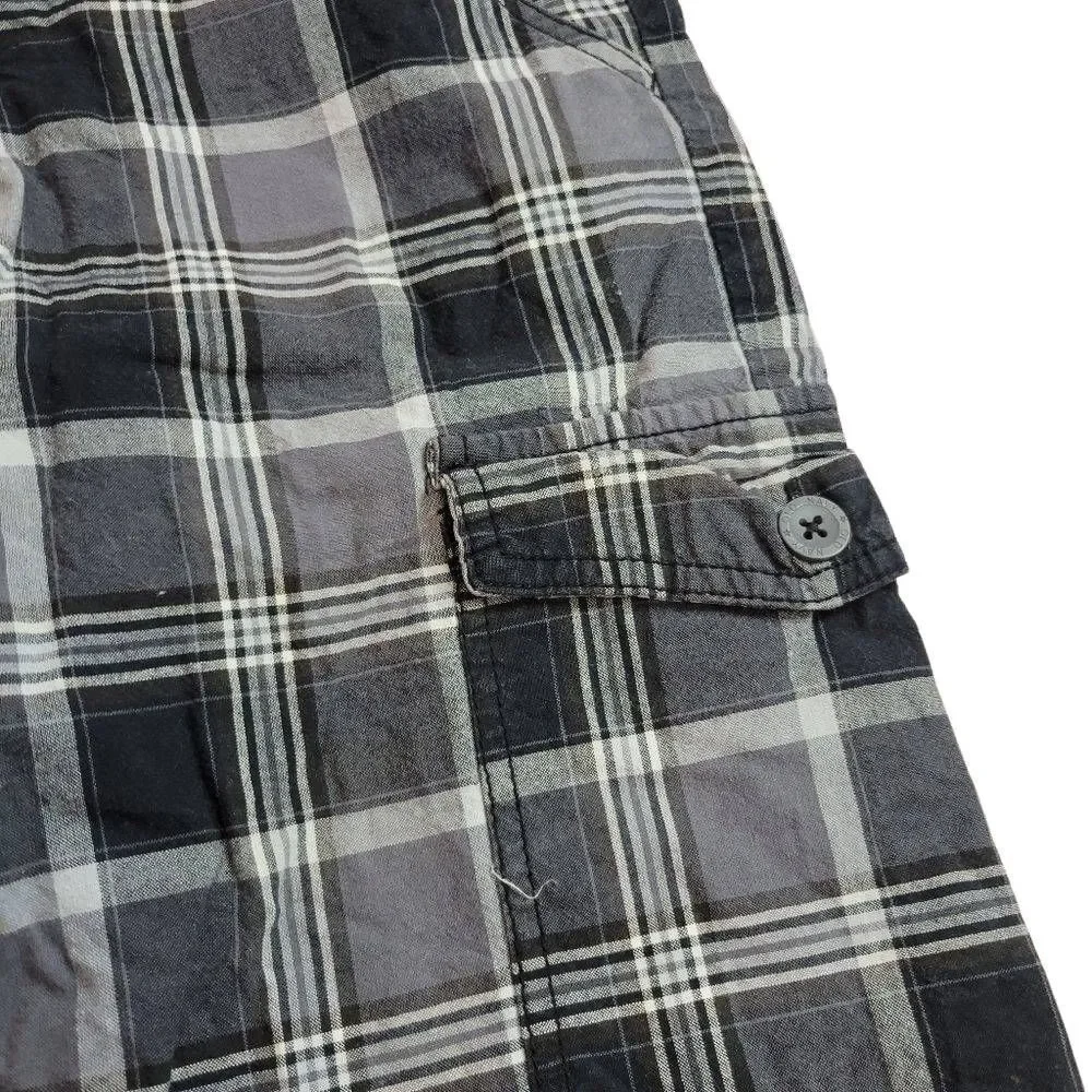 Old Navy plaid cargo shorts 14